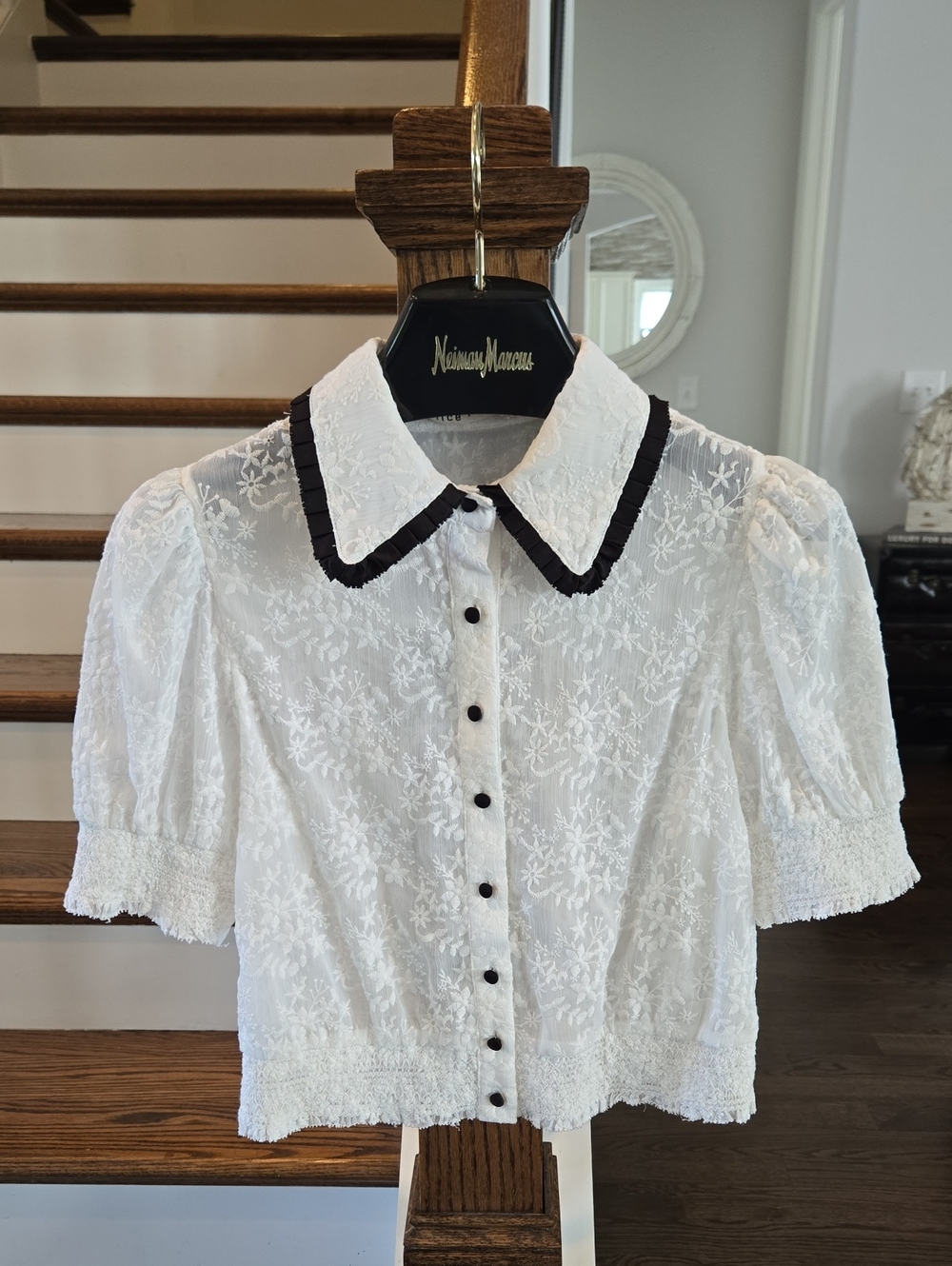 Alice + Olivia Tamra Puff Sleeve Embroidered Top - Picture 5 of 11